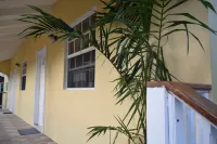 Justinn Apartments - Parking