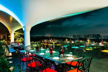 Sunny's World Отели рядом с достопримечательностью «оз. Пашен»