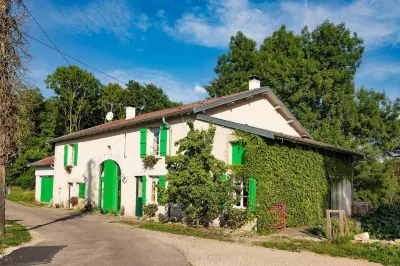 Bienvenue au Pays de Jeanne Các khách sạn ở Neufchateau