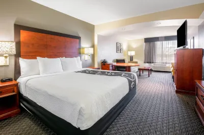 La Quinta Inn & Suites by Wyndham DFW Airport South / Irving Các khách sạn gần Trinity Rail Express - CentrePort/DFW Airport Station