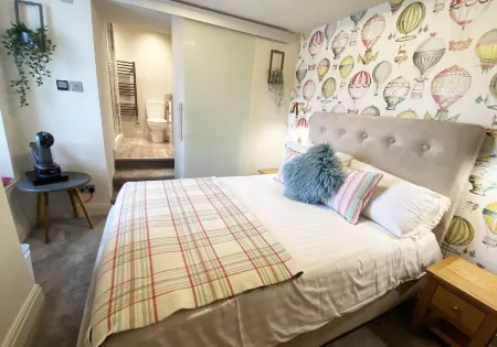 The Hive at Poppi-Red