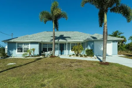 "canal Dreams" 3 Br2 Ba Pool Home On The Canal