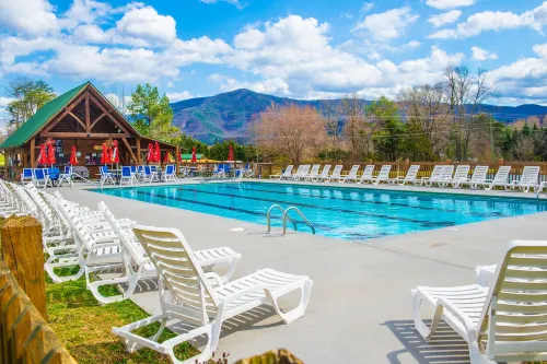 Tanasi Lodge - Reunions, Retreats, Weddings, Family Getaways - Mountain view