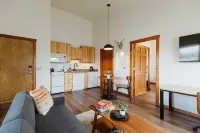 Modern Suites with Fully-Equipped Kitchens - Stylish Boutique Hotel Hotels in Kalispell
