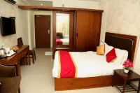 Royal Plaza Glitz Inn Hotels near Chethukadavu Play Ground