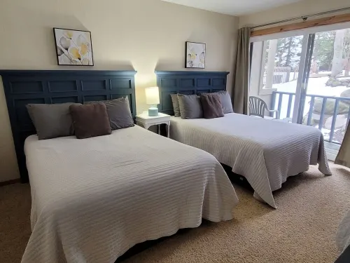 Cozy 2-Bedroom Condo, Stunning Golf Course Views – Perfect for Families & Groups