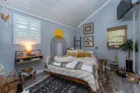 Spend Christmas at This Cozy Boho Hideaway • Jacuzzi, Fire Pit & Close to Brp”