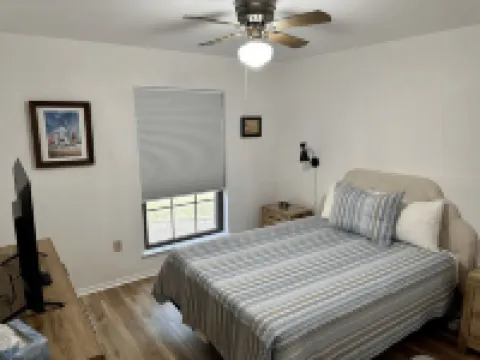 Relaxing House Near Beach Sleeps 8