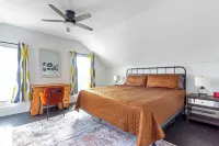 NEW! Marigold & Poppy - Group-Friendly Douglas Retreat - Central & Walkable