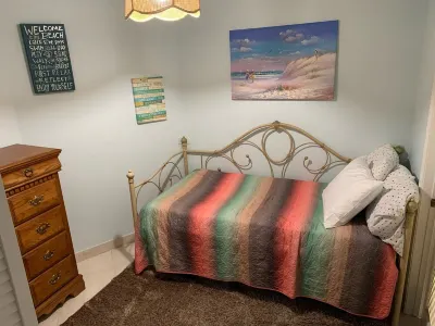 Beach Condo on Gulf! 3 Bed 2 Bath, Sleeps 8. Handicap Equipped, Elevator Access