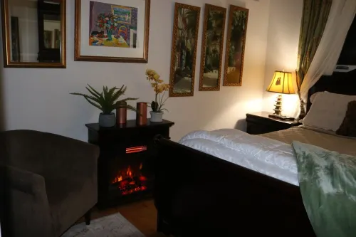 Oceanfront Cottage Private Secluded Dog Friendly at Colvmns by the Sea