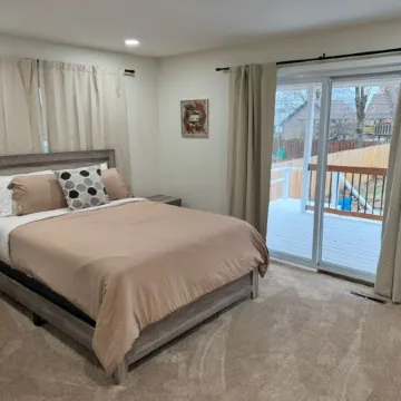 Family fun-house w/POOL & Game Room, 5 min from Airport and Rosement attractions