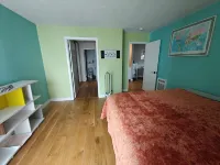 Artful 2-bedroom condo with fiber WiFi in vibrant Oakland - secure parking