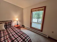 Riverfront Mountainside Retreat- 3 minutes to Loon Mountain! Hotel a 
