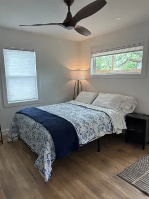 Charming 2-bedroom bungalow, near fabulous wineries, 25 mins from Marble Falls