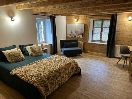 Charming apartment in renovated Jura farmhouse - nature setting.