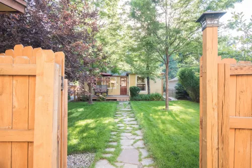 Cozy Victorian Cottage in the Heart of Old Town! - Condos