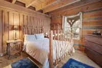 Gorgeous Cabin - Fast 100mbps WiFi - Pet Friendly!
