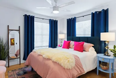 Stylish & Lux Stay, Walk to Top Eats & Pickleball