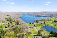 The Cottage at Amos Lake فنادق في Preston City