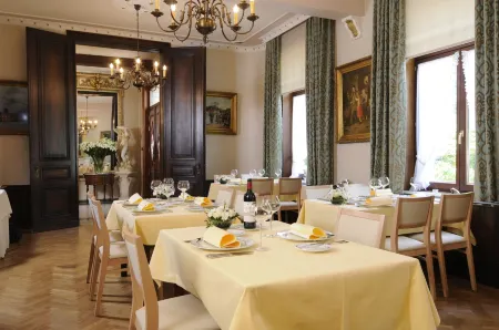 Kasteel Van Nieuwland Отели в г. Хьолсхаут