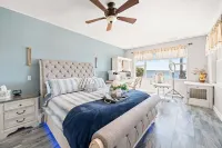 Waterfront • Game Room • Theater • Sleeps 14 • Luxurious Waterfront Retreat •