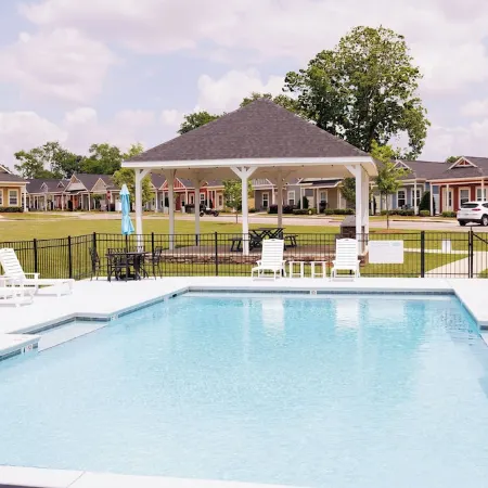 The Cottages 2 2BR2BA Dothan Pet Friendly Gorgeous Pool, Pickle Ball court, Gym