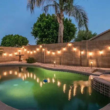 Massive 5 Bdrm Getaway WPool, Hot Tub, Game Room