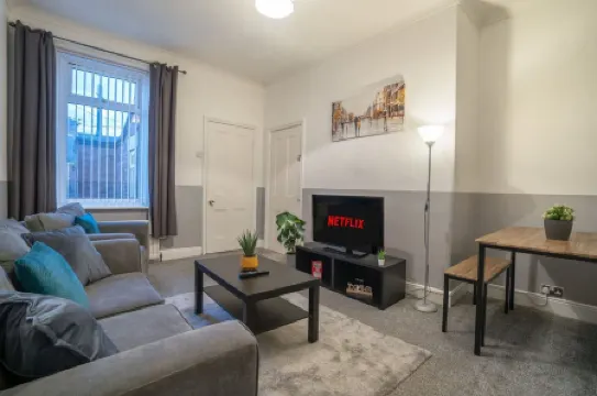 3 Bed-Free Parking-Close to City