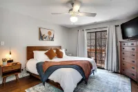 Mountain Creek Escape - 2 Living Rooms, Decks, Fire Pit!