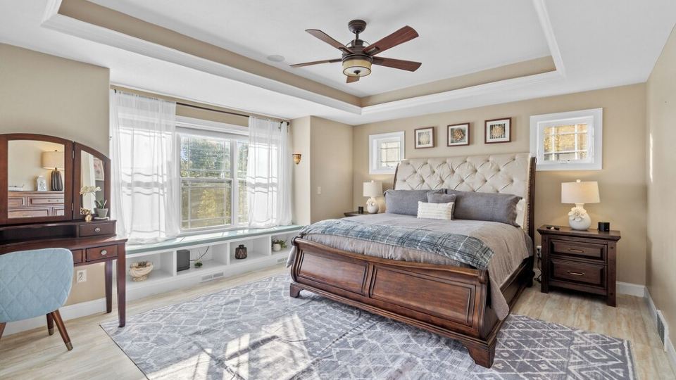 Home theater, pool, spa close to SU, Downtown