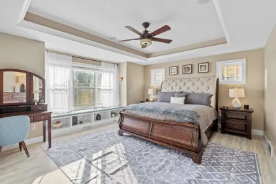 Home theater, pool, spa close to SU, Downtown Hotels near Syracuse Regional Aviation Museum