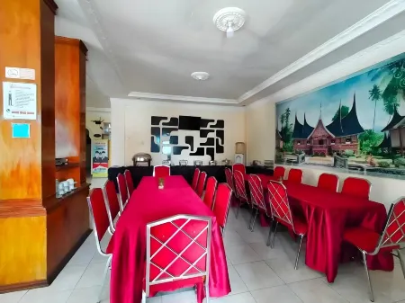 Hotel Yuriko Отели в г. Букиттинги