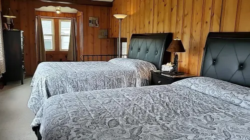 ROCK RIVER HIDEAWAY Grill, Fire Pit, Pet Friendly with a fee of 30.00 per night