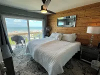 BEACH / OCEAN FRONT - 2 KING BEDROOM CONDO WITH BIG YARD THATS TOTALLY BEACHIN!!