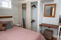 Close To The City With A Farmhouse Feel! Hotels in Colchester