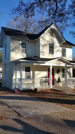 Nice 3br 2.5 Bath House Near Cooks Museum - Decatur AL Отели рядом с достопримечательностью «Шоппинг-центр Гейтуэй»