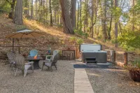 Owl's Nest - Walking Distance to Lake, Hot Tub, Pet Friendly w/ New AC