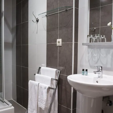 THC Gran Via Hostel Отели рядом с достопримечательностью «Театр «Риальто»»