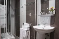 THC Gran Via Hostel - Homestays