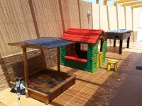 4 Bed Villa in Town, 10m Pool, Kid Slide, Pool Fence, BBQ, Outdoor Lounges