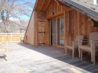 Le Chalet du Sersas, spacious modern apartment for up to 5 people