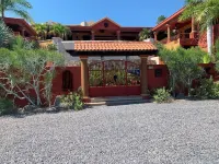 Beautiful Villa with Breath Taking Views and Pool.