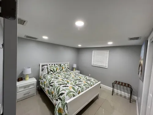 Lovely comfy clean apartment. Close to State parks/ beaches/ restaurants. Hotels in Jasmine Estates