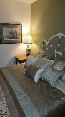 On 25 forested acres of nature!