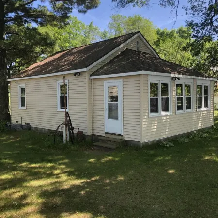 Steps from the Sand: Idyllic Beachfront Rental in Door County