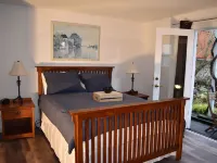 NON SMOKING Private Suite in Edmonds Bowl w Sound view. Hotels in Edmonds