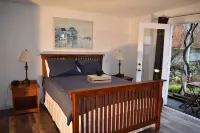 NON SMOKING Private Suite in Edmonds Bowl w Sound view. Hotels in Edmonds