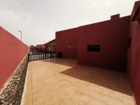 Large villa with private heated pool Отели в г. Ла-Олива