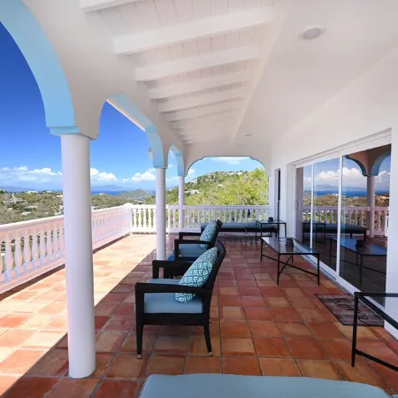 Villa Francisca – Stylishly Remodeled 3-Bedroom Executive Villa with Ocean Views
